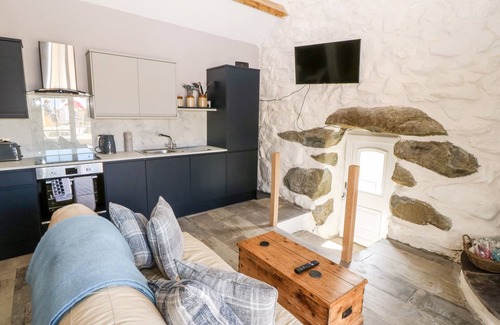 Rhyd-y-clafdy Cottage | Pet-Friendly Getaway at Ty Coch with Oceanfront Views