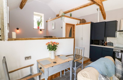 Rhyd-y-clafdy Cottage | Pet-Friendly Getaway at Ty Coch with Oceanfront Views