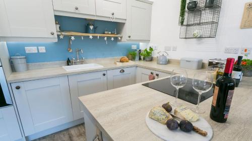Llanddaniel Fab House | Discover Family and Pet-Friendly Stays at Ty Coets