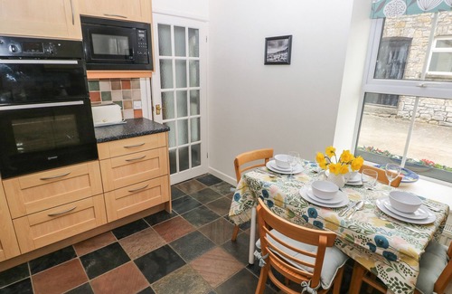 Llantwit Major Cottage | Pet-Friendly Retreat at Ty Coets with Ocean Views