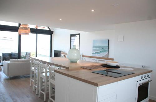 Roscoff House | Seaside Serenity at Ty Dag - Spa & Beach Retreat Awaits