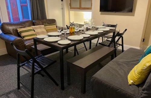 Gabalfa House | Discover Tŷ Edington: Family-Friendly Getaway Awaits