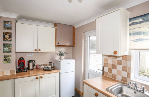 Llanystumdwy Cottage | Pet-Friendly Ivy House with Garden in Scenic Criccieth