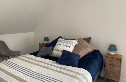 Bangor House | Ideal Ty Eurvad - Steps from the Beach, Rated 10/10