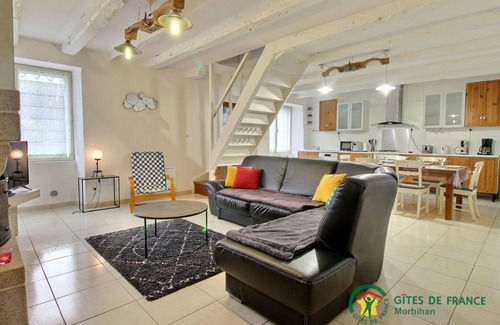 Peaule House | Relax at Ty Feurn - PEAULE: Family-Friendly Gîte
