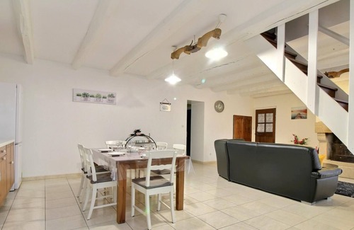 Peaule House | Relax at Ty Feurn - PEAULE: Family-Friendly Gîte