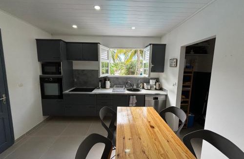 Le Diamant House | Ty Free Dom: Cozy Retreat with Heated Pool & Pet Friendly