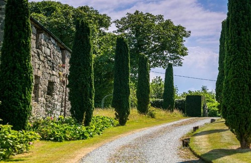 Pentraeth House | Experience Ty Fry Manor: Family & Pet Friendly Retreat