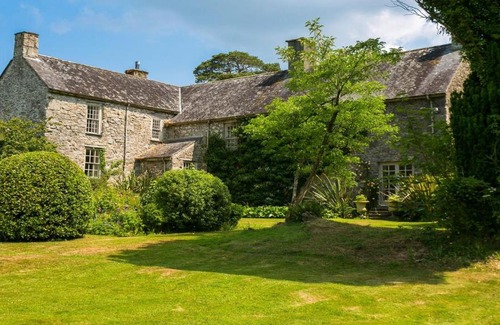 Pentraeth House | Experience Ty Fry Manor: Family & Pet Friendly Retreat
