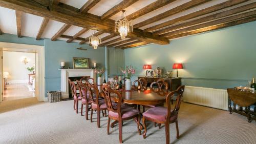 Pentraeth House | Experience Ty Fry Manor: Family & Pet Friendly Retreat