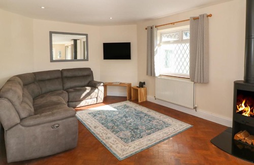 Tyn-y-Gongl House | Discover Ty Garth: Pet & Child Friendly 4-Star Escape