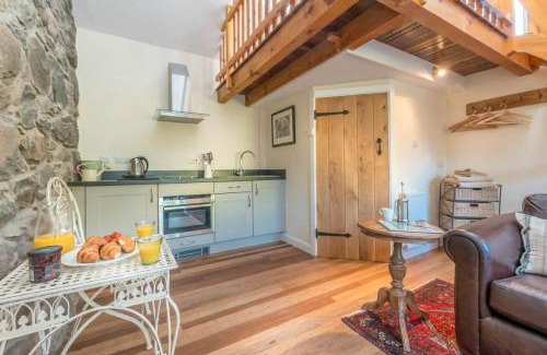 Dyffryn Ardudwy House | Discover Ty-Gwair-Byrdir: A 4-Star Retreat Awaits