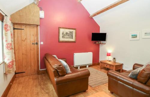 Rhydwyn House | Relaxing Retreat at Ty Gwenyn - Pet & Child Friendly Stay