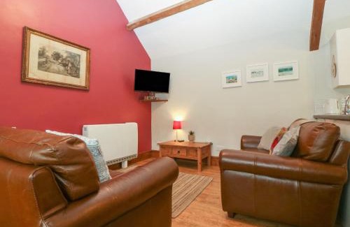 Rhydwyn House | Relaxing Retreat at Ty Gwenyn - Pet & Child Friendly Stay