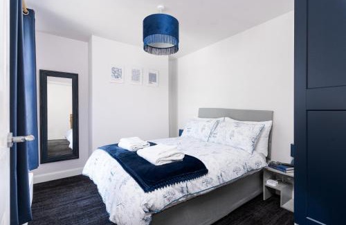 Glynneath House | Family-Friendly Retreat at Ty Gwladus a Einion Hotel