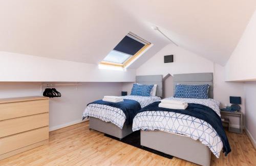 Glynneath House | Family-Friendly Retreat at Ty Gwladus a Einion Hotel