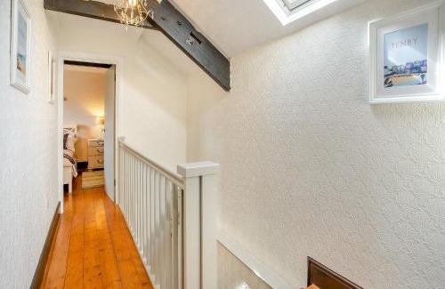 Gowerton House | Experience Comfort at Ty Gwyn - Jyy, Rated 9/10 for Families