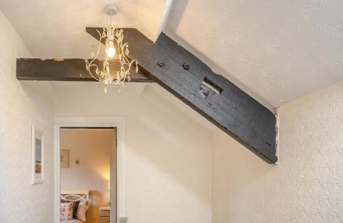Gowerton House | Experience Comfort at Ty Gwyn - Jyy, Rated 9/10 for Families