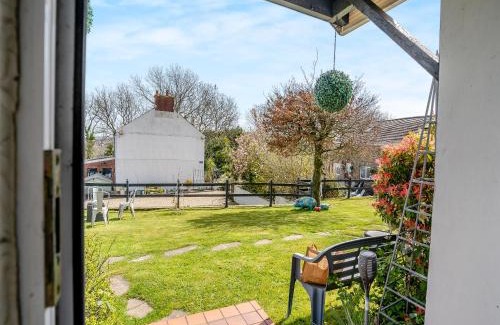 Gowerton House | Experience Comfort at Ty Gwyn - Jyy, Rated 9/10 for Families