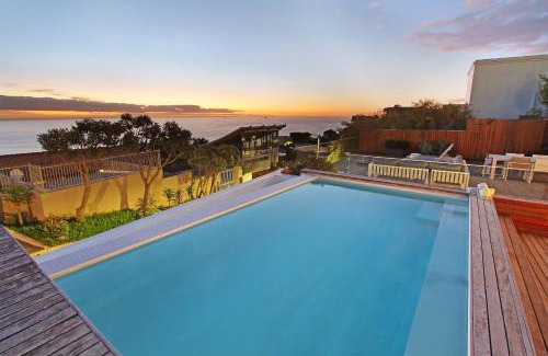Camps Bay Villa | Discover Ty Gwyn: A 4-Star Retreat with Inviting Pool