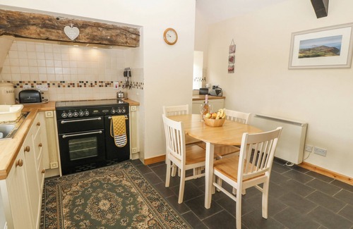 Garn Fadryn Cottage | Discover Ty Hen: Oceanfront Bliss with Spa & Family Comfort