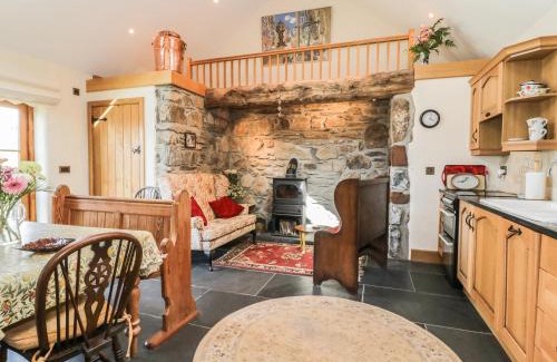 Penrhyndeudraeth House | Family-Friendly Retreat at Ty Hir: 4-Star Comfort Awaits