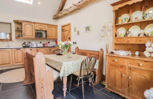 Penrhyndeudraeth House | Family-Friendly Retreat at Ty Hir: 4-Star Comfort Awaits