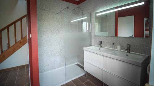Plouescat House | Experience Comfort at TY HOLEN - 4-Star Family Haven
