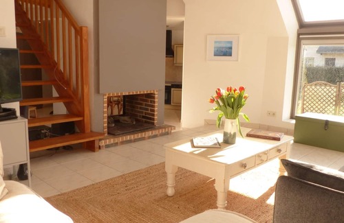 Locmariaquer Ski Chalet | Cozy Ty Kerigan House Minutes from the Beach in Locmariaquer