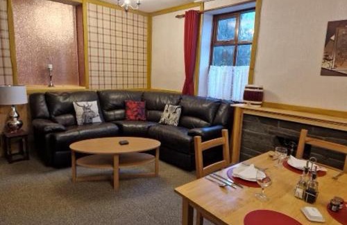 Llandysilio House | Discover Ty Llew: Family-Friendly Getaway with Dining