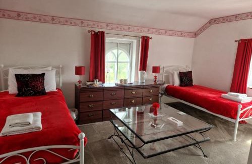 Llandysilio House | Discover Ty Llew: Family-Friendly Getaway with Dining