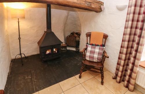Crosswell House | Family-Friendly Retreat at Ty Llwyd - Rated 9/10 by Guests