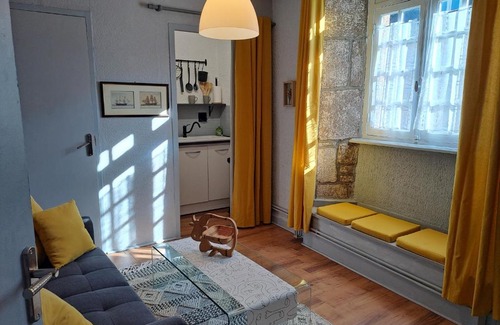 Saint-Pol-de-Leon Apartment | Family-Friendly Stay at TY MA GOURDADOU - Rated 9.1/10
