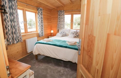 Dwyran Ski Chalet | Discover Ty Mai: Family and Pet Friendly Retreat