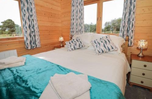 Dwyran Ski Chalet | Discover Ty Mai: Family and Pet Friendly Retreat