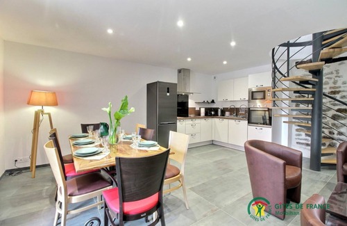 Ploeren House | Pet-Friendly Ty Mathurin in Ploeren with Ocean Views
