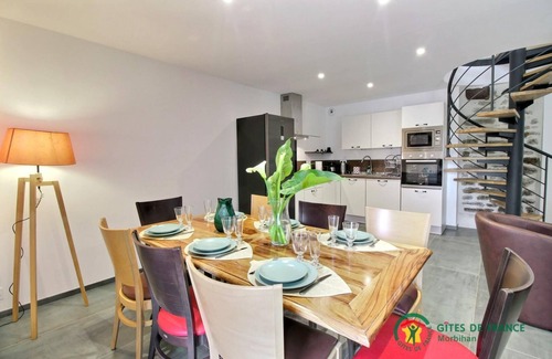 Ploeren House | Pet-Friendly Ty Mathurin in Ploeren with Ocean Views