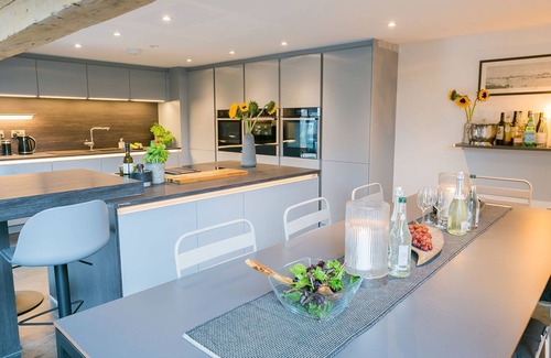 Llanddaniel Fab Cottage | Pet-Friendly Ty Meryl: Ocean View Retreat for 7 Guests
