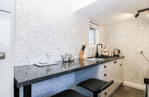Bangor Cottage | Pet-Friendly Retreat with Garden in Pentir, Rated 10/10