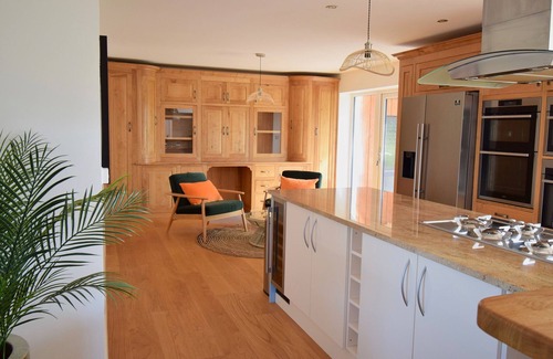 New Quay House | Pet-Friendly TY NI Cottage with Hot Tub in New Quay