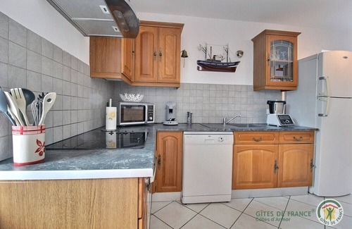 Yvias House | Inviting Ty Pempot Gîte with Oceanfront Views & Pet-Friendly