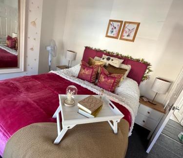 Cwmcarn House | Pet-Friendly Retreat at Ty Pentref - Cwmcarn Village House