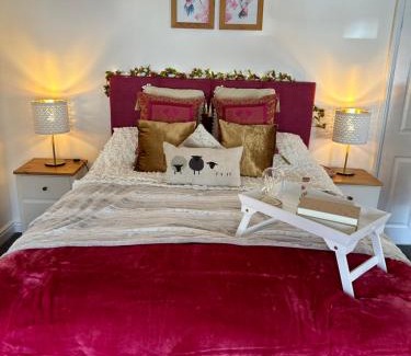 Cwmcarn House | Pet-Friendly Retreat at Ty Pentref - Cwmcarn Village House