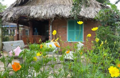 Ben Cau Ski Chalet | Guest Rated: 9.9 at Ty Phu Miet Vuon Homestay Bungalow