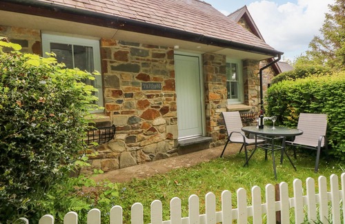 Newport Cottage | Enchanting TY RHYDD with Garden & Ocean Views in Newport