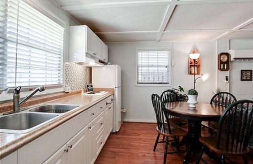 Cortez Cottage | Discover Ty's Canal Cottage: Guest Rated 9.8, Family-Friendly