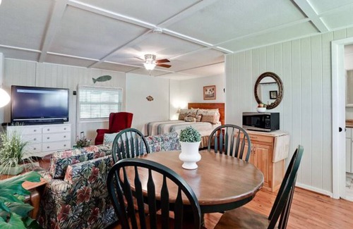 Cortez Cottage | Discover Ty's Canal Cottage: Guest Rated 9.8, Family-Friendly