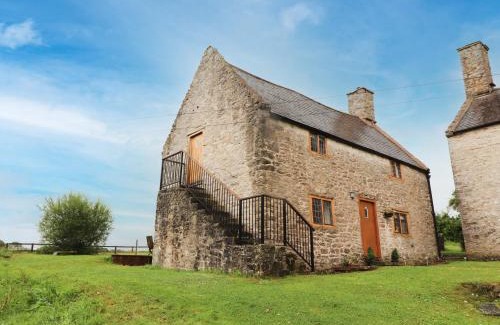 Caerwys House | Pet-Friendly Retreat at Ty Tabitha Wynne - 4-Star Comfort