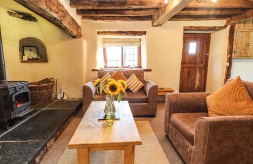 Caerwys House | Pet-Friendly Retreat at Ty Tabitha Wynne - 4-Star Comfort