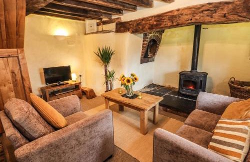 Caerwys House | Pet-Friendly Retreat at Ty Tabitha Wynne - 4-Star Comfort